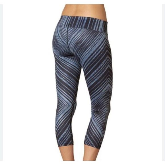 $5 SALE MUST GO PrAna Women’s Gray Black Roxanne Printed Yoga Capri Size M - Picture 7 of 7